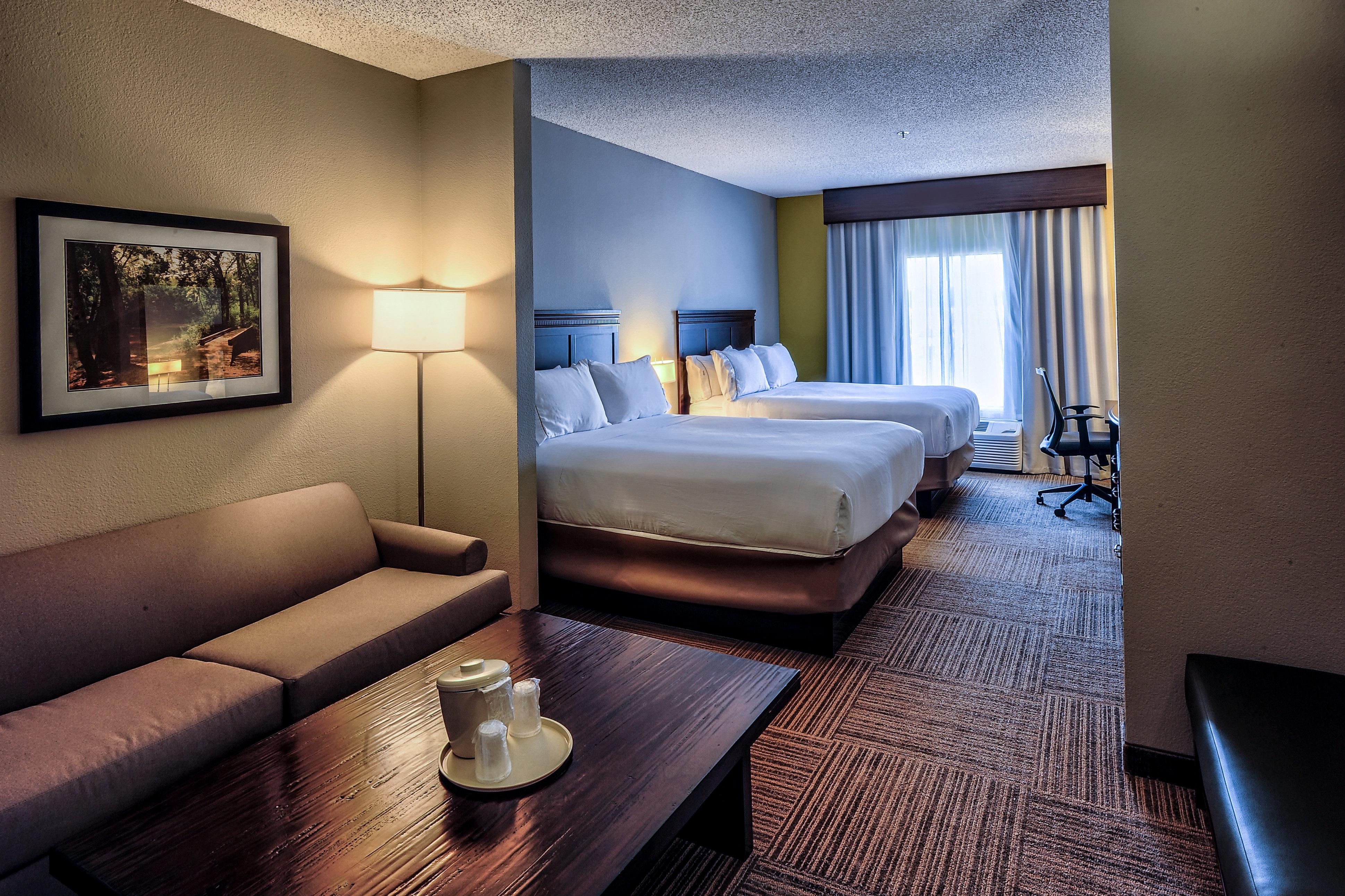 Holiday Inn Express Hotel & Suites Пел Сити Екстериор снимка